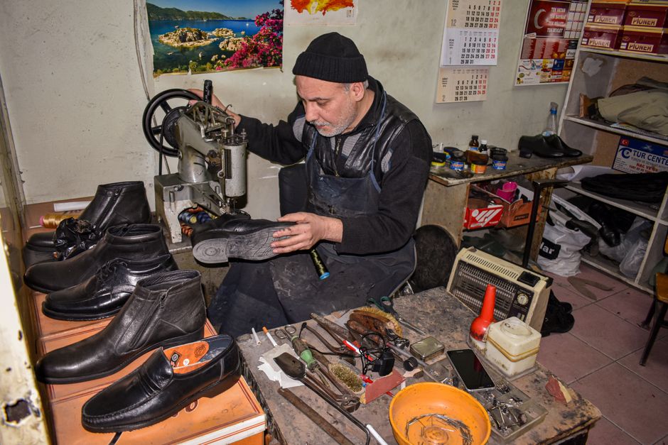 Oprava podošvy obuvi v dielni